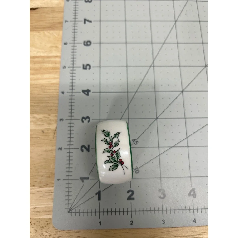 Vintage Ceramic Napkin Rings White Holly Berry Christmas Set of 8 Japan Holiday